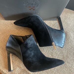 Vince Camuto Selsta Ankle Boots, Women's Size 9 M, Black in box. EUC